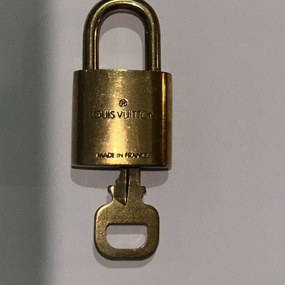 Louis Vuitton Lock & Key #315 - Picture 5 of 6